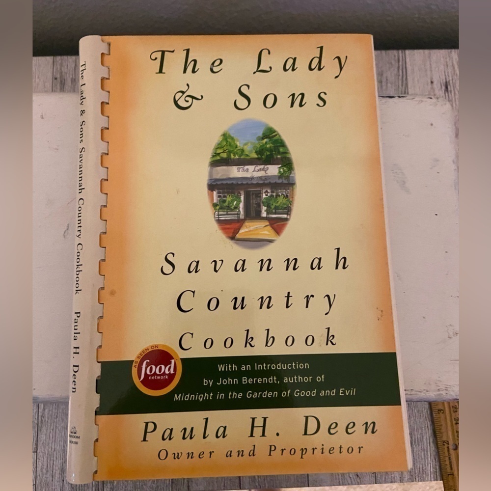Savannah Country Cookbook: Paula Deen Paperback